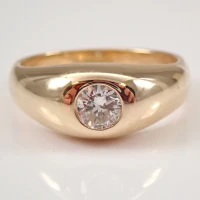 /public/photos/live/Solitaire Round Bezel Set Moissanite Flush Men's Engagement Ring 916 (4).webp